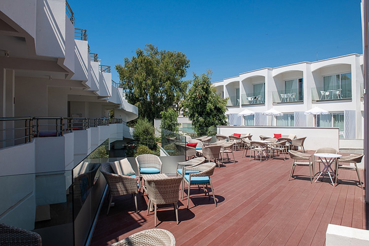 Griechenland Zypern Park Beach Hotel Terrasse