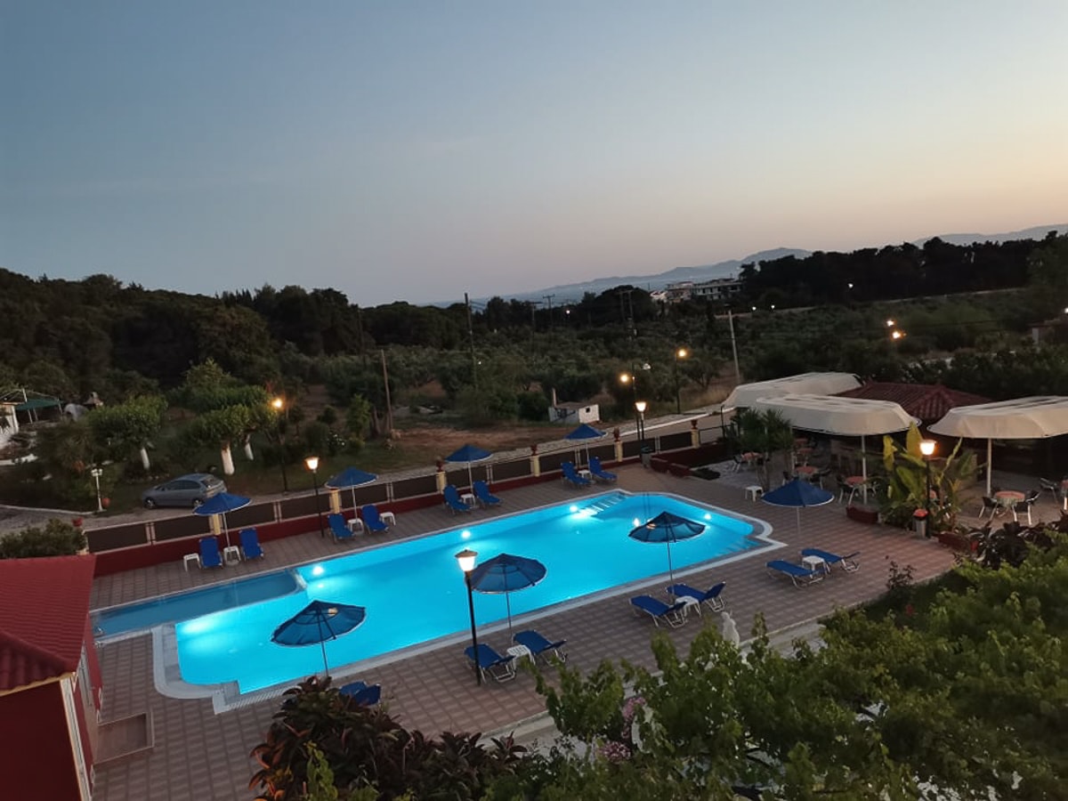 Griechenland Peloponnes Brati Arcoudi Pool