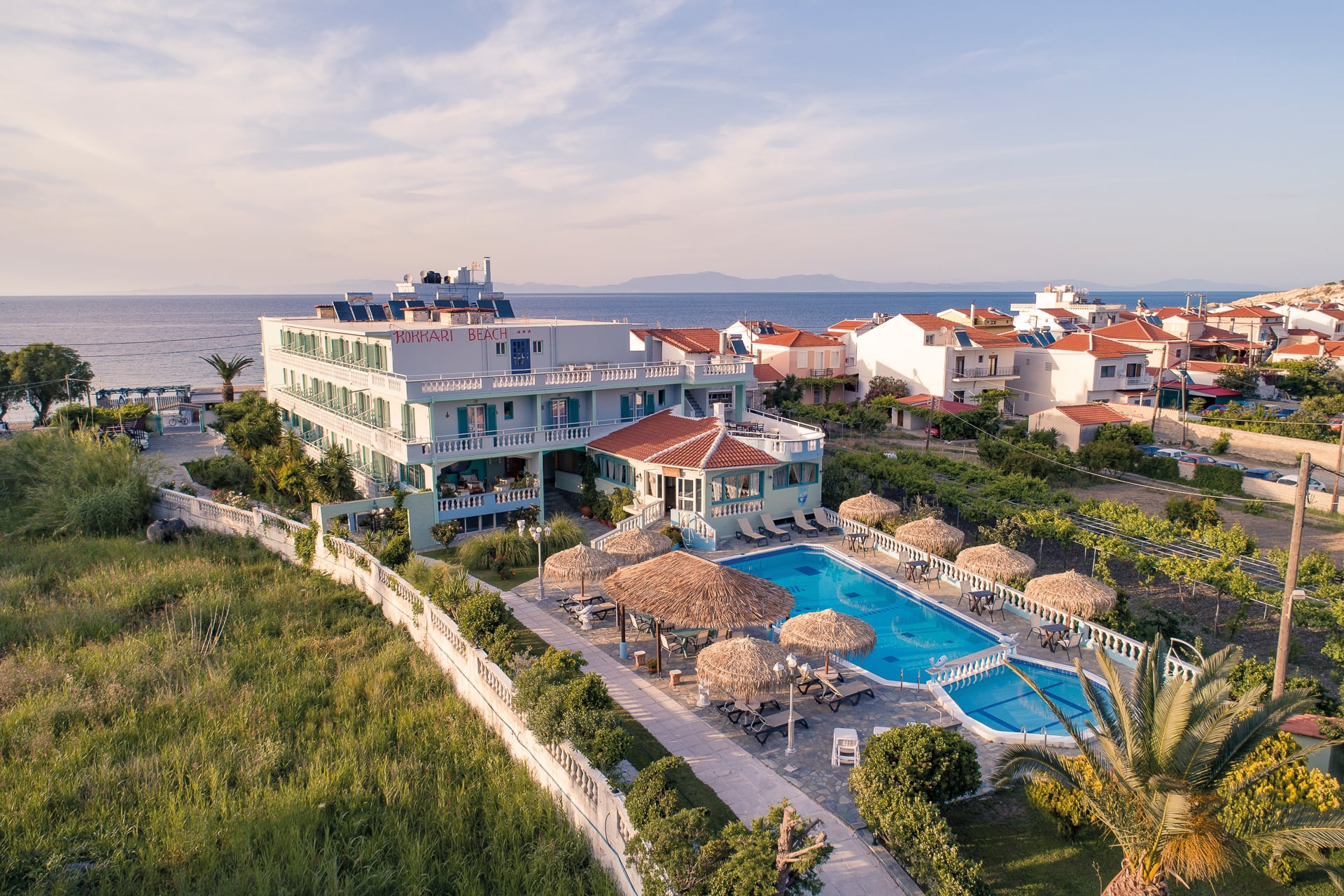 Griechenland Samos Kokkari Beach Hotel Luftansicht