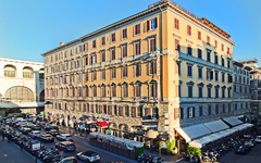 Fassade des Hotel Gioberti in Rom bei Tageslicht.