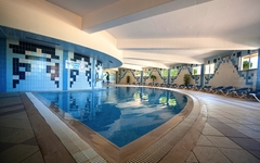 Hallenbad im Adriana Beach Club Resort in der Algarve, Portugal