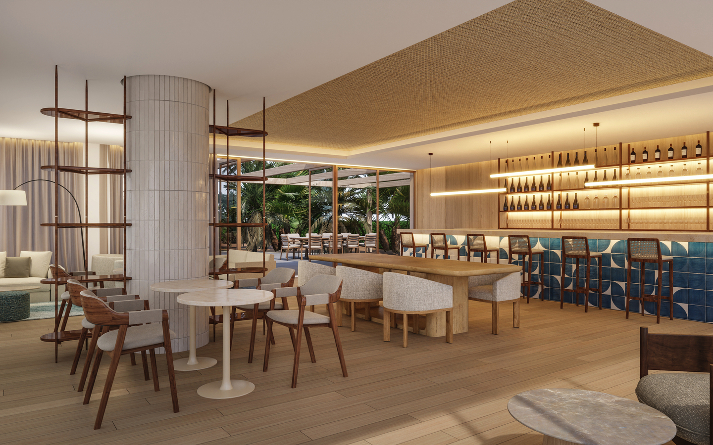 Moderne Hotelbar mit Holzmöbeln und blauer Kachelwand im Marriott Salgados Resort, Algarve.