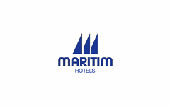 Maritim Hotels Logo in Blau mit drei stilisierten Segeln.