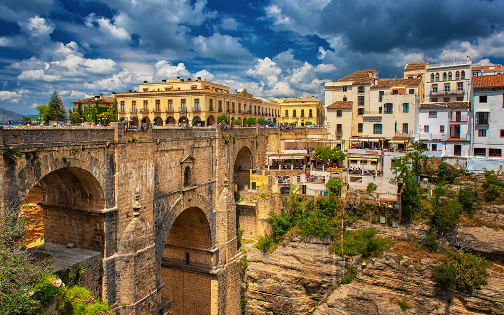 Panoramablick auf die Steinbrücke Puente Nuevo von Ronda