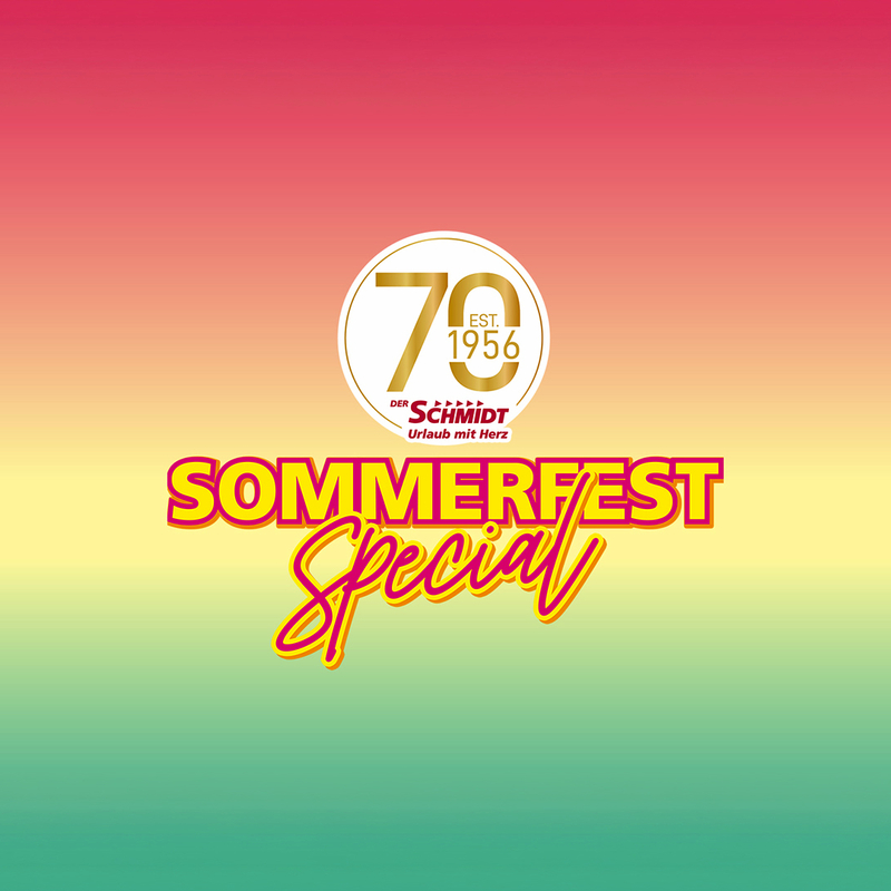 Logo des DER SCMIDT Sommerfest 2026 auf mehrfarbigem Hintergrund