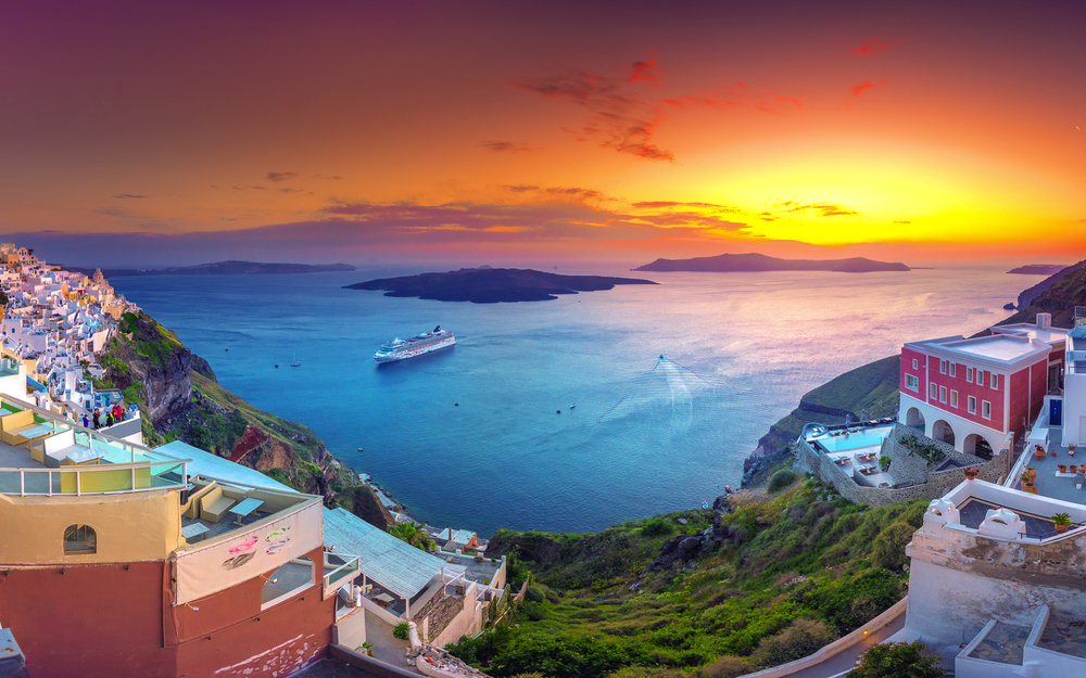 Sonnenuntergang in Fira auf Santorini