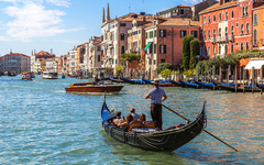Gondel auf dem Canal Grande in Venedig