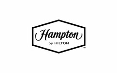 Hampton by Hilton Logo auf weißem Hintergrund.