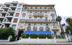 Fassade des Hotels Excelsior in der Côte d'Azur, Frankreich