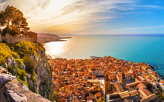 Cefalu, Ferienort an der Tyrrhenischen Küste Siziliens